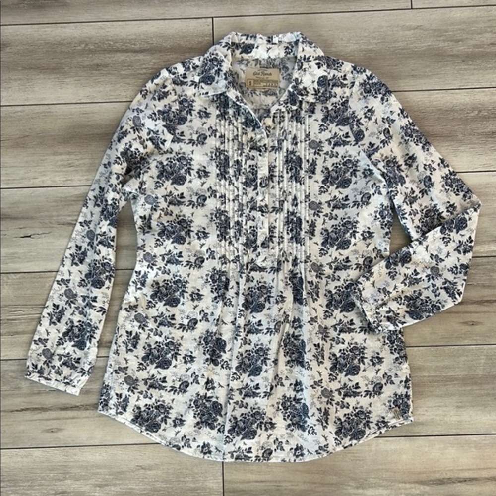 Old Ranch blue and white floral long sleeve blouse size small